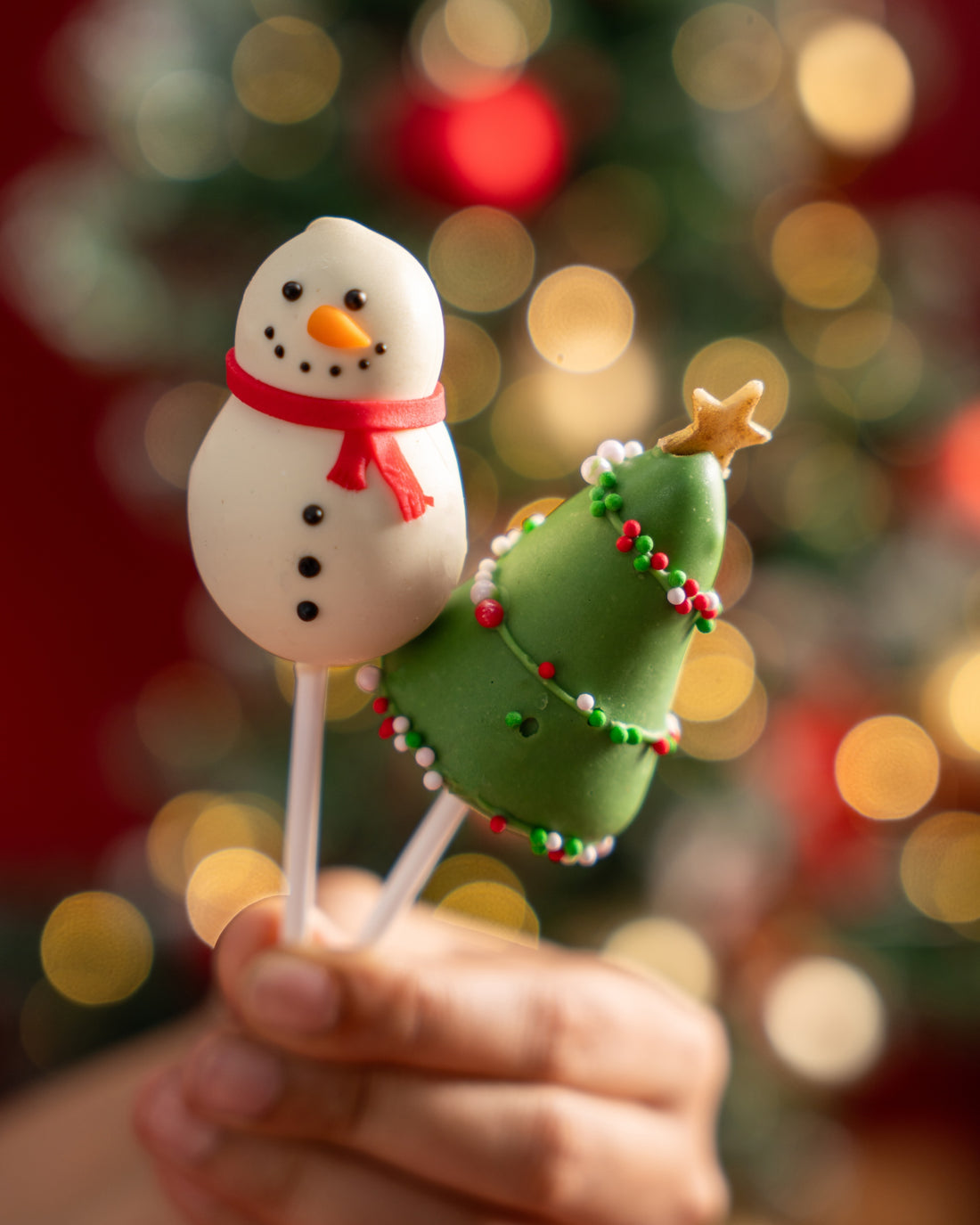 CHRISTMAS CAKE POPS