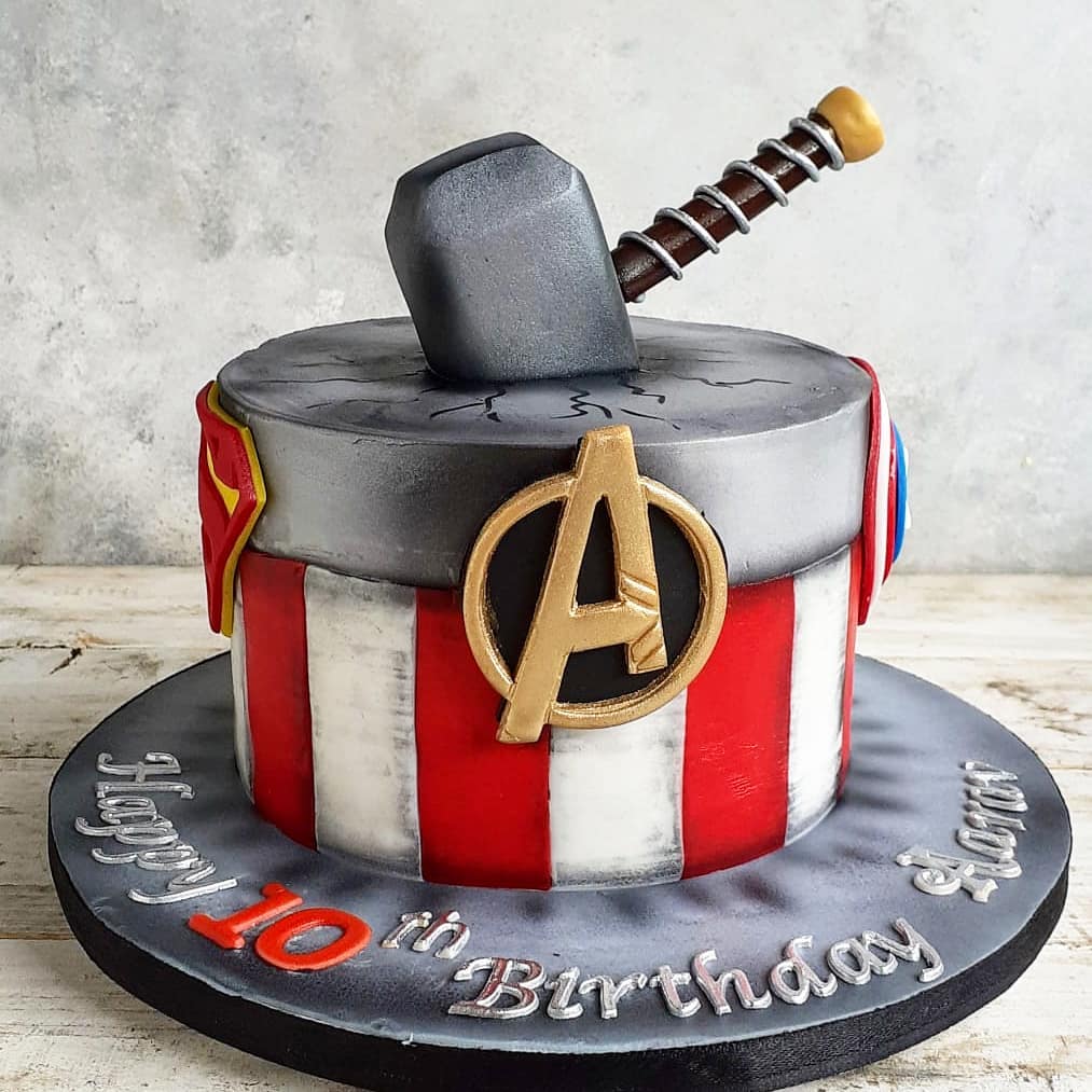 Thor's Mjolnir cake. Base: mud cake with chocolate mousse. Hammer: mud cake  with cream cheese icing + Mars bar | New birthday cake, Thor cake, Diy  birthday cake