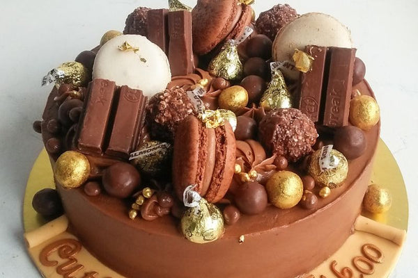 Best Chocolate Overloaded Cake In Kadai |No Oven, No Curd Best Chocolate  Cake Recipe |Chocolate Cake - YouTube